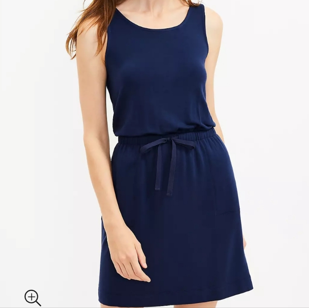 Lou & Grey signaturesoft Lite Crossover BackPocket Dress